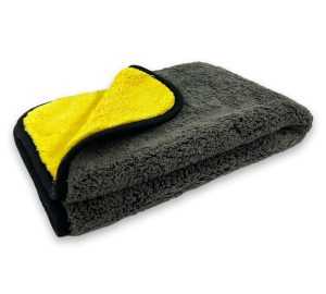 Our thick 800gsm microfibre towel is ultra plush and is one of the thickest, softest, absorbent detailing towel in our range. This towel makes removing substances light work from any surfaces, this cloth also has a high dust retention and water absorbency due to the thick pile.